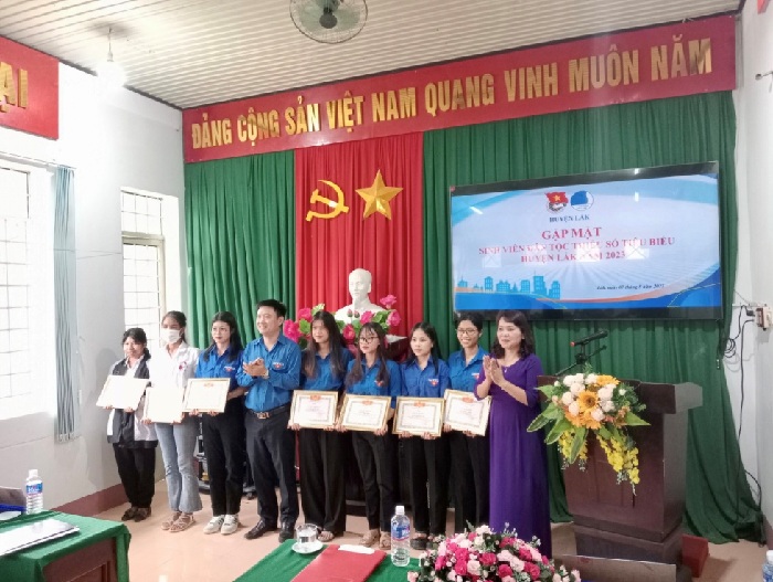 Huyện Lắk: Gặp mặt sinh viên dân tộc thiểu số năm 2023